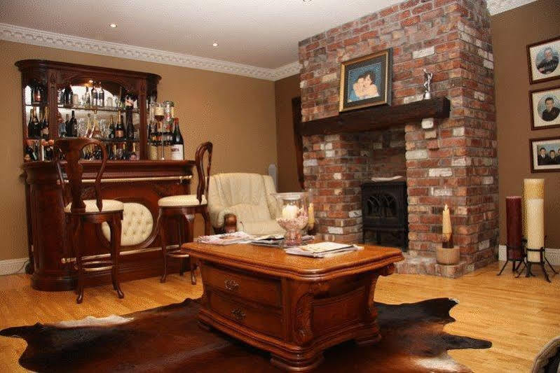Lake Lodge Guesthouse Киларни Екстериор снимка