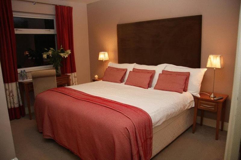 Lake Lodge Guesthouse Киларни Екстериор снимка